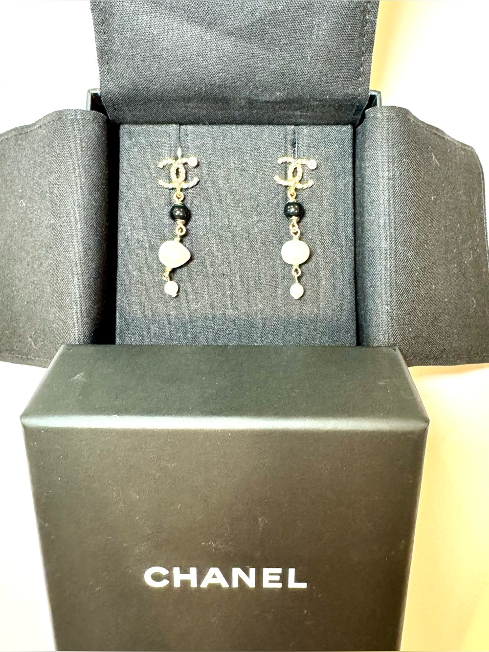 Chanel CC Logo Pearl, Crystal, & Resin Drop Earrings W Box